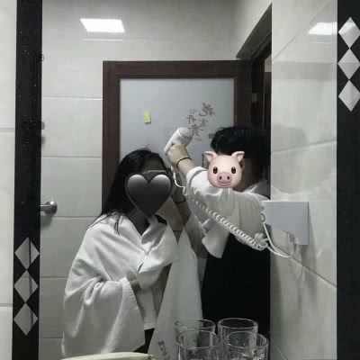 『草莓?』只是适应了环境做懂事的孩子.
