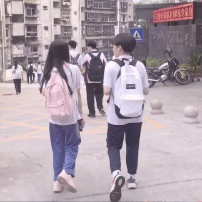 『草莓?』只是适应了环境做懂事的孩子.