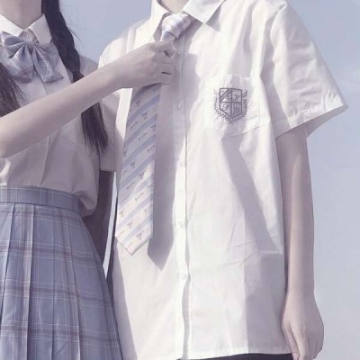 沈曦：唯美一对两张恩爱情头 请奔向我我不曾放弃./
