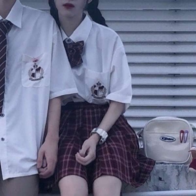 沈曦：唯美一对两张恩爱情头 请奔向我我不曾放弃./