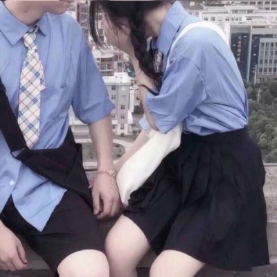 沈曦：唯美一对两张恩爱情头 请奔向我我不曾放弃./