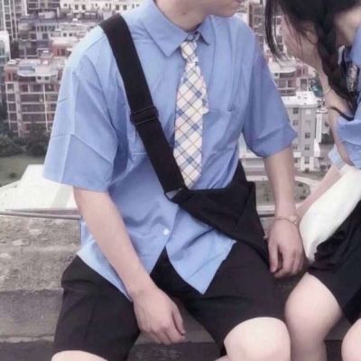 沈曦：唯美一对两张恩爱情头 请奔向我我不曾放弃./