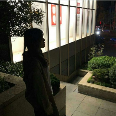 不盼星辰盼你，不追星月追你。