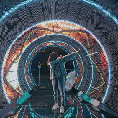 不盼星辰盼你，不追星月追你。