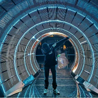 不盼星辰盼你，不追星月追你。