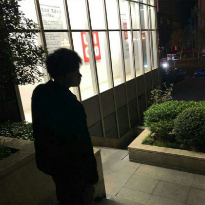 不盼星辰盼你，不追星月追你。