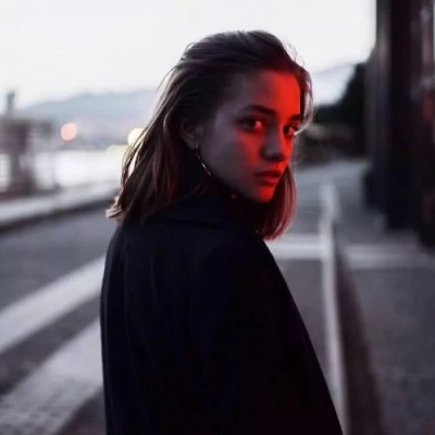 开始很美，过程很累，结局很悲，清醒很难。《欧美头像女》望喜