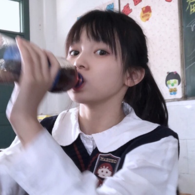女头，“心怀浪漫宇宙，也珍惜人间日常。”