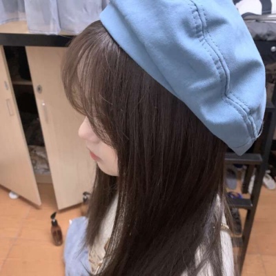 女头，“心怀浪漫宇宙，也珍惜人间日常。”