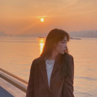 梦晚:伤感女头/愿喜欢今夜还吹着风 想起你好温柔 ?