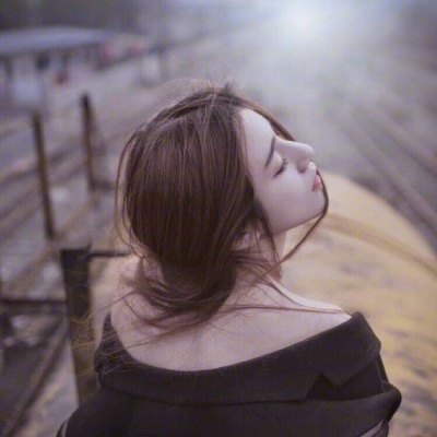 女生头像人间于此，欢喜是你