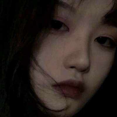 哭给自己听，笑给别人听。
