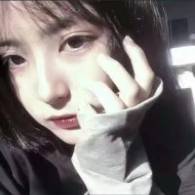 易叙 温柔女头/我的小朋友为什么要笑给别人看