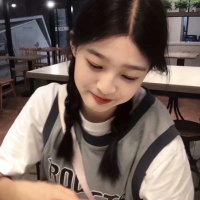 易叙 温柔女头/我的小朋友为什么要笑给别人看