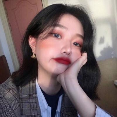 女生头像  当你情绪不能自理，经济不能独立