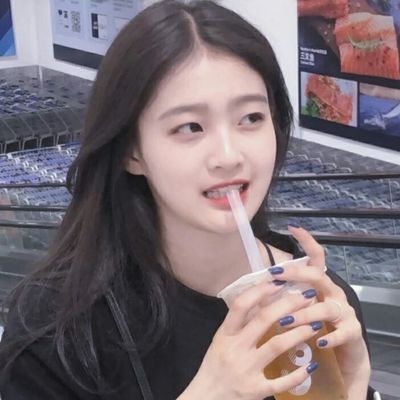 女生头像  回首亘年满月的怦然心动你扔拔得头筹.