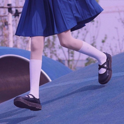 女生头像：能不能拿我的春夏秋冬换你的梅兰竹菊