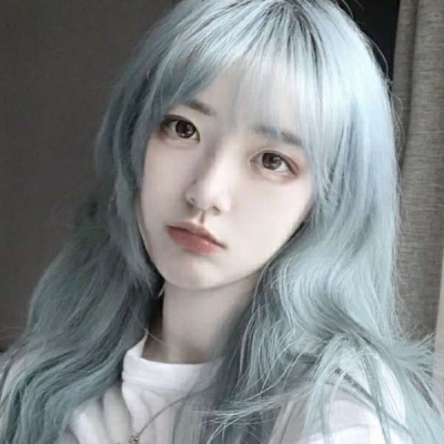 莫小昕。彩发女头
