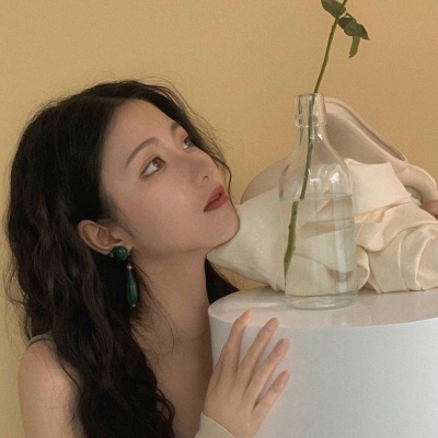 顾云曦：气质魅力迷人复古风真人女头