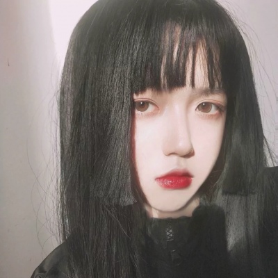 女生头像   薇薇-你是绝境的光。