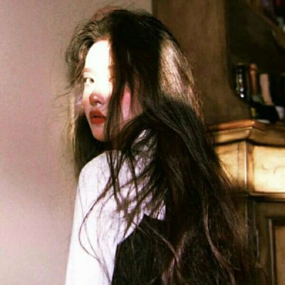 滤镜风女生头像  丧？