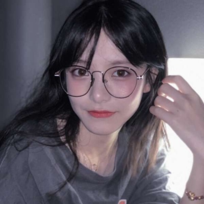 真人女生头像  故事开头总是极具温暖，事的结局总是蓄谋已久。