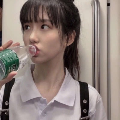 真人女生头像  故事开头总是极具温暖，事的结局总是蓄谋已久。