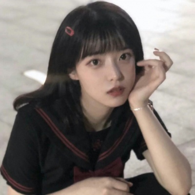 小七./优质女生头像，转自qq看点。