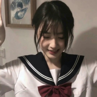 小七./优质女生头像，转自qq看点。