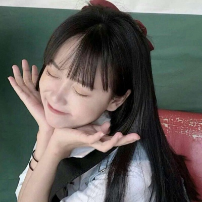 小七./优质女生头像，转自qq看点。