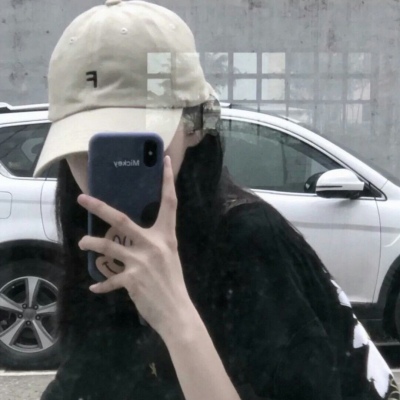 小七./优质女生头像，转自qq看点。