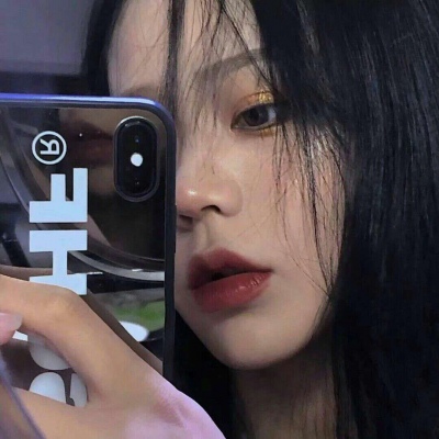 小七./优质女生头像，转自qq看点。