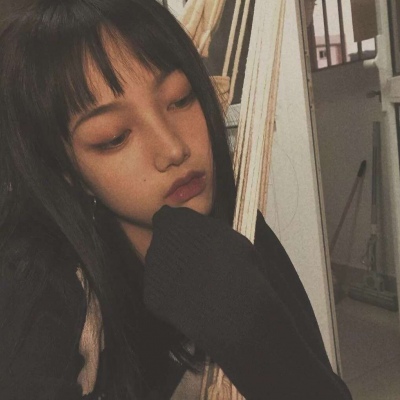 顾槿桉 优暗色系气质女生头像