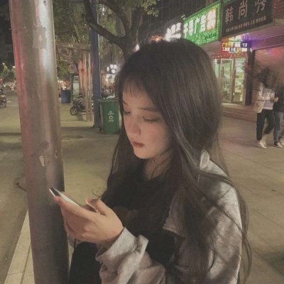 顾槿桉 优暗色系气质女生头像