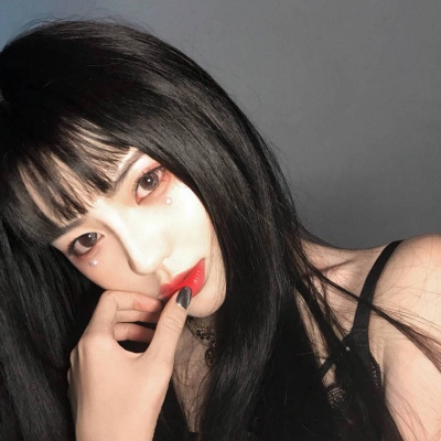 姜辞:优质混网女头“她笑得那么开心 怎么就抑郁了呢。”