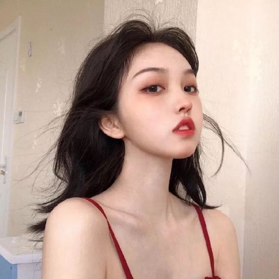 女生头像：“因为累了  所以懂了”