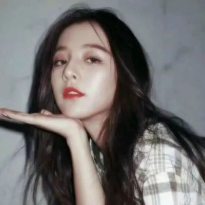 女生头像：“因为累了  所以懂了”