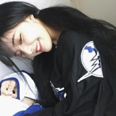 女生头像  以星河为聘许日月之情