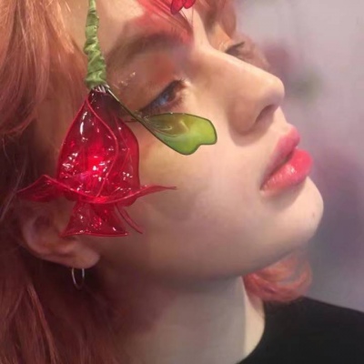 欧美女头  窗外阳光明媚