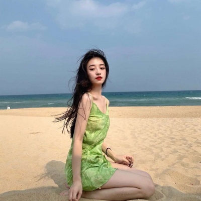 梦晚:优质女头/这个世界乱糟糟的，我们干干净净的就好