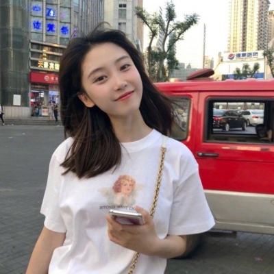 《女生头像》承蒙关照