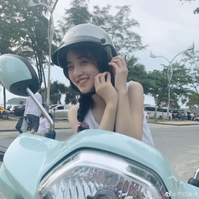 甜酷女孩闺蜜头像  再喜欢也笑着摇摇头说不要了