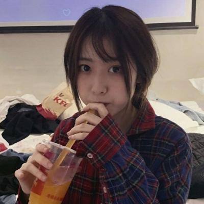 女生头像缘分是本书读的太认真会泪流