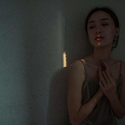 女生头像学着主宰自己的生活，即使孑然一身
