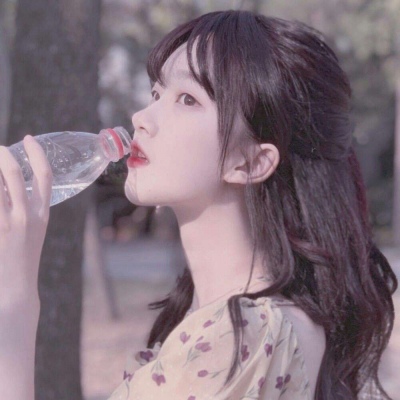 白灏宇:女生头像/可爱/意境/还有星月可以寄望 还有宇宙浪漫不止
