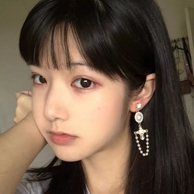 酷以待人女生头像//人和人的吸引力来自于 没看透.