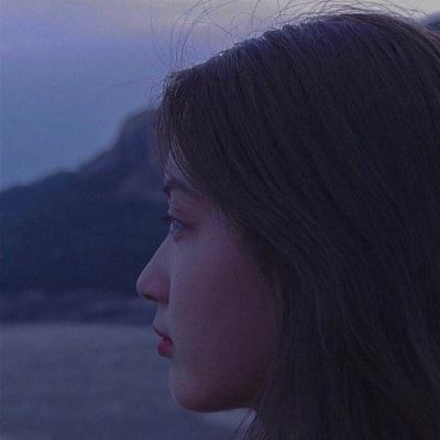 女生头像有一天没那么年轻了爱着的依然是你