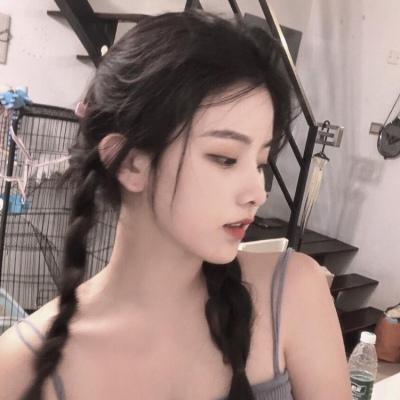 女生头像有一天没那么年轻了爱着的依然是你