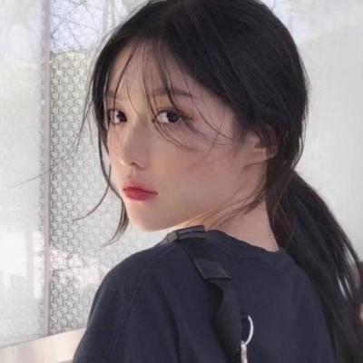 女生头像有一天没那么年轻了爱着的依然是你