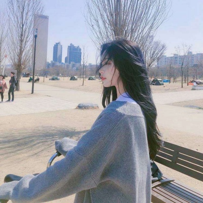 简单耐看的女生头像  啦啦啦